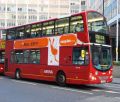 Powany wypadek autobusu w Londynie