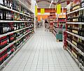 UK: Alkohol zalewa hipermarkety