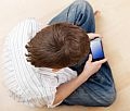 UK: Milion 5-latkw z telefonami komrkowymi