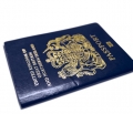 Farsa z niebieskimi paszportami UK