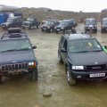 samotny jeep-ek w kraine land rover-a